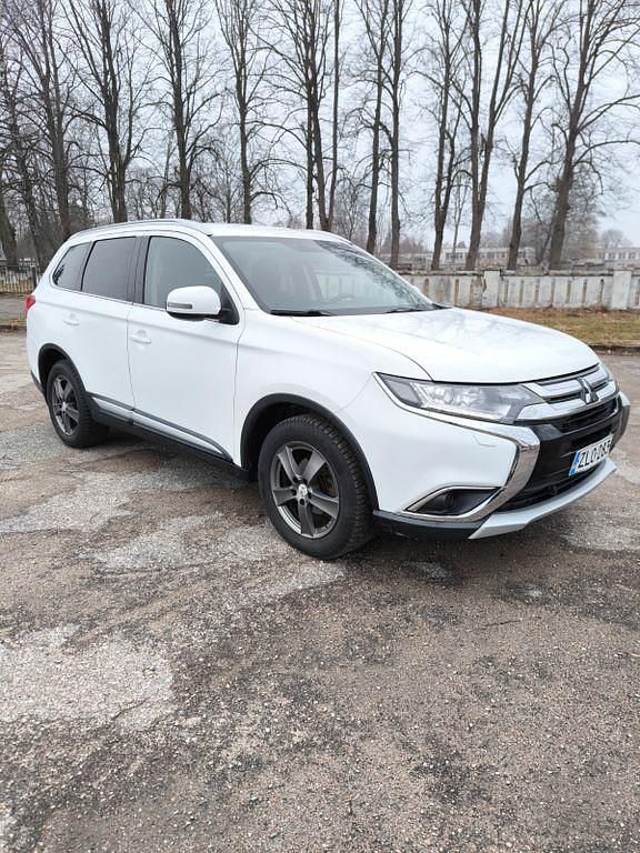 Gebraucht Mitsubishi Outlander Top 150 PS (110 kW) 2017 Weiß SUV