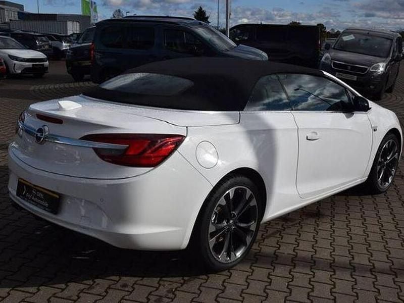 Gebraucht Opel Cascada Ultimate 140 PS (102 kW) 2018 Schneeweiß Cabrio