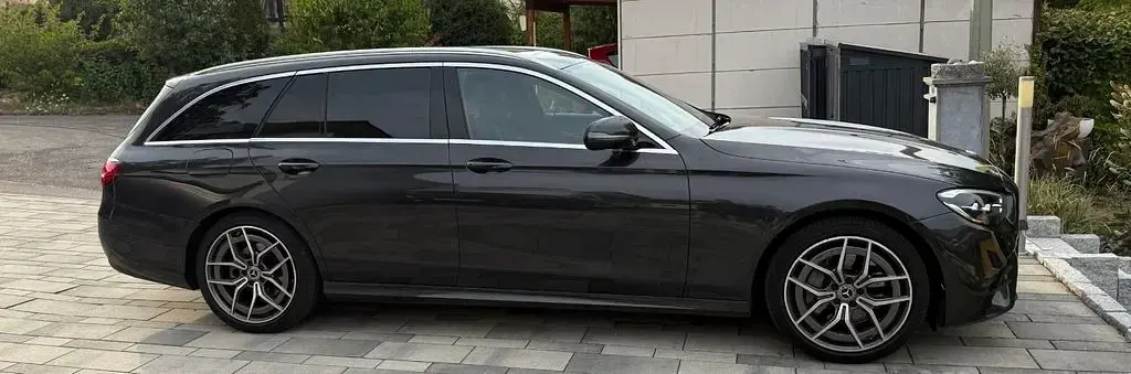 Gebraucht Mercedes E220 AMG line 200 PS (147 kW) 2023 Kombi