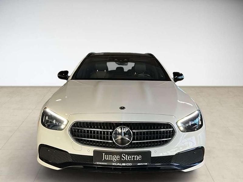 Gebraucht Mercedes E300 Avantgarde 320 PS (235 kW) 2022 Unilack polarweiß Kombi