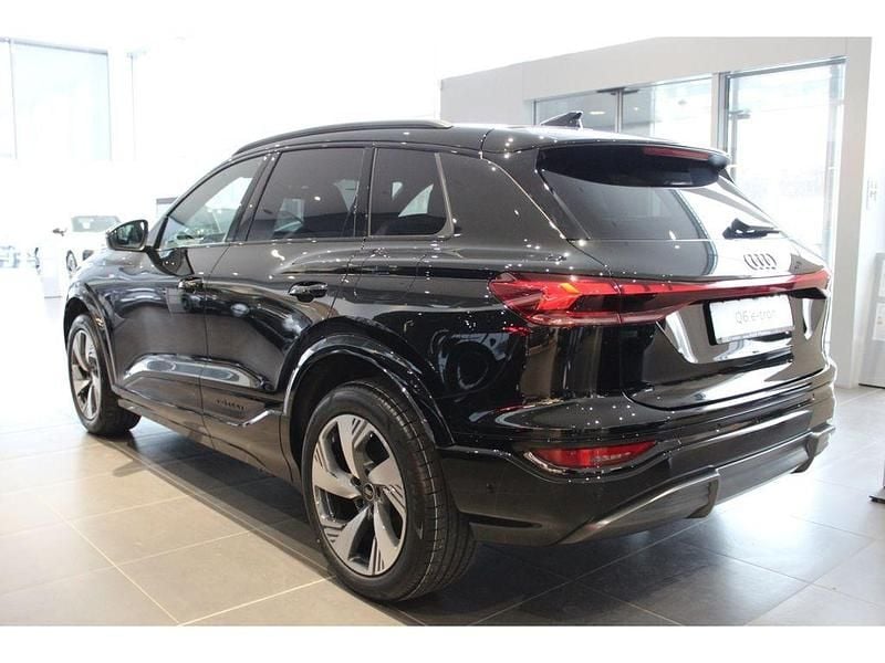Neu Audi Q6 e-tron S-Line 225 kW (306 PS) 2026 Mythosschwarz metallic SUV