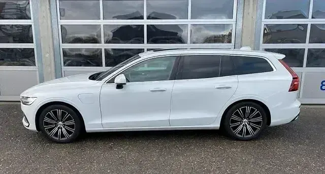 Gebraucht Volvo V60 Inscription 392 PS (288 kW) 2020 Ice white Kombi