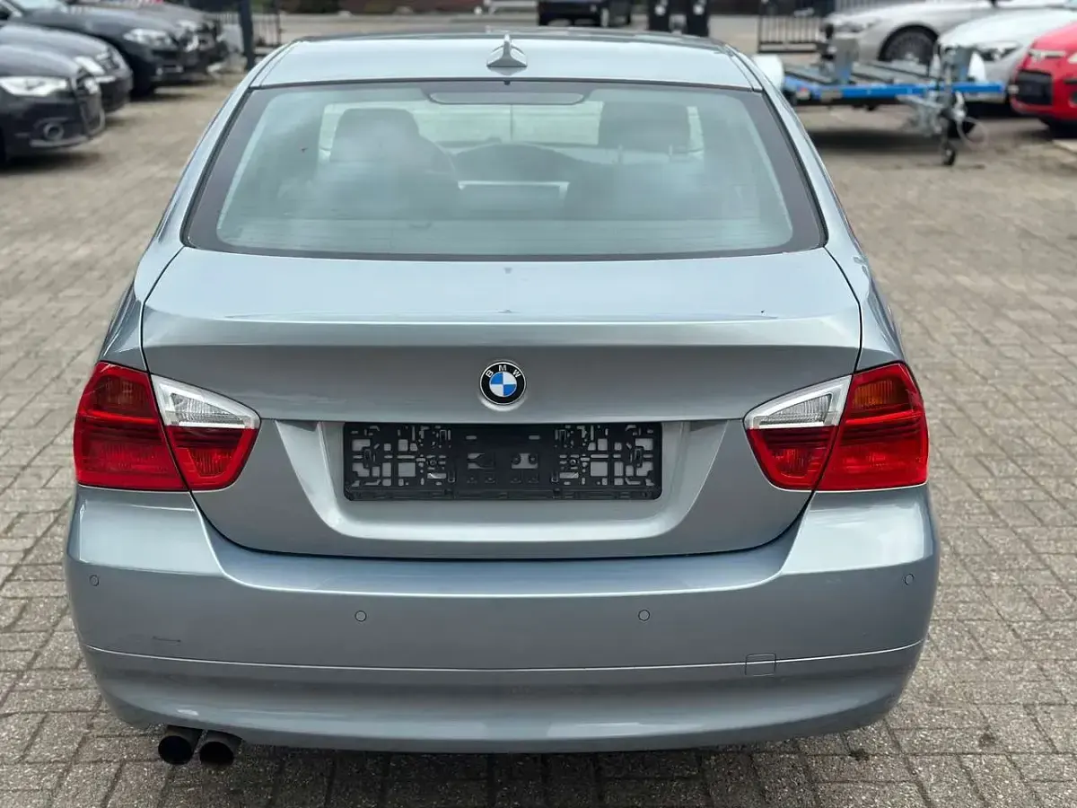 Gebraucht BMW 325 218 PS (160 kW) 2006 Grau Limousine