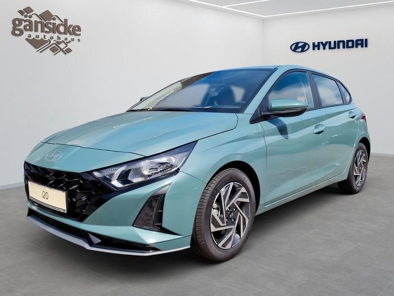 Mangrove green Gebraucht 2024 Hyundai i20 Trend Kleinwagen | 19.990 € (Fairer Preis) - Bild 1/4