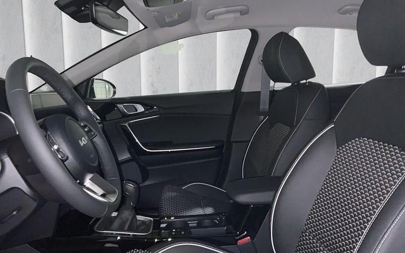 Neu Kia XCeed Vision 140 PS (102 kW) 2025 Yucca stahlgrau metallic SUV