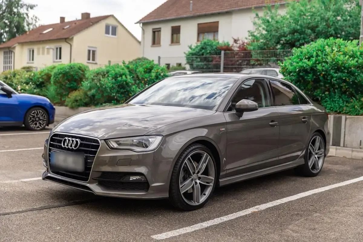 Gebraucht Audi A3 Ambition 180 PS (132 kW) 2014 Grau Limousine
