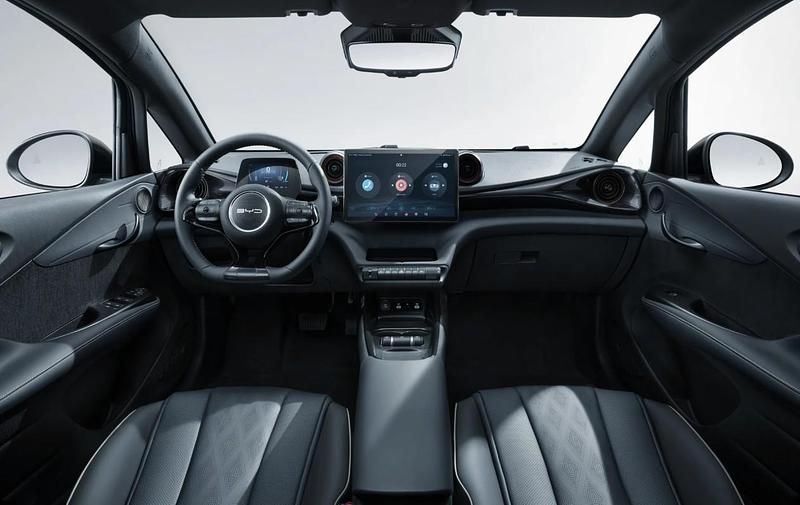 Neu BYD Dolphin Comfort 114 kW (156 PS) 2026 Cream white Kleinwagen