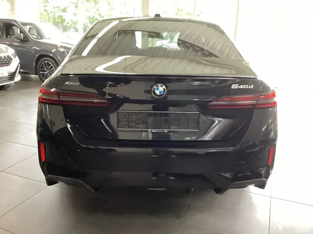 Gebraucht BMW 540 Performance 303 PS (222 kW) 2025 Saphirschwarz Limousine