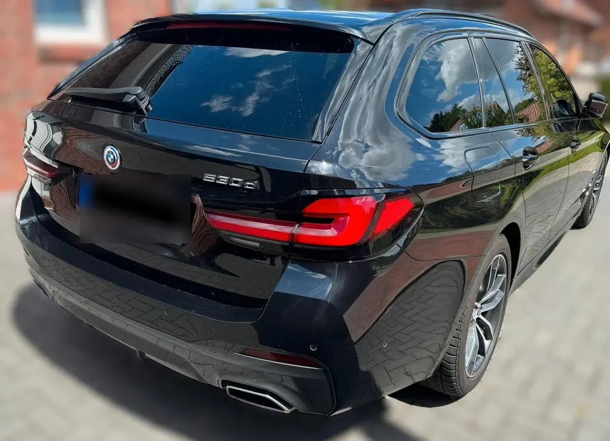 Gebraucht BMW 530 M Sport 286 PS (210 kW) 2023 Schwarz Kombi