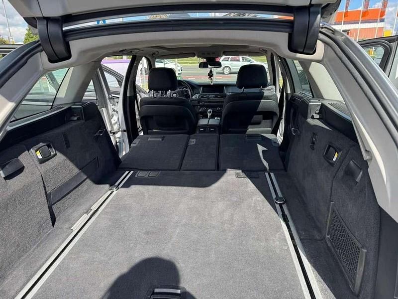 Gebraucht BMW 525 218 PS (160 kW) 2016 Silber Van