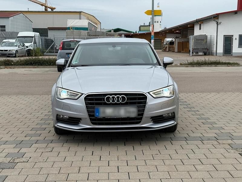 Grau Gebraucht 2016 Audi A3 Limousine | 12.500 € (Guter Preis) - Bild 1/4