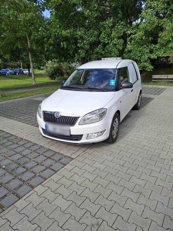 Weiß Gebraucht 2015 Skoda Roomster Kombi | 4.400 € - Bild 1/4