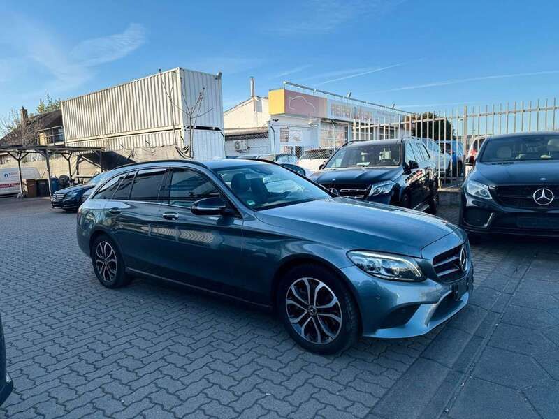Grau Gebraucht 2019 Mercedes C300 AMG line Kombi | 27.899 € (Fairer Preis) - Bild 1/4