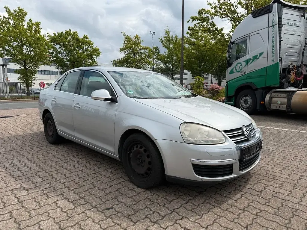 Gebraucht VW Jetta Comfortline 116 PS (85 kW) 2006 Silber Limousine