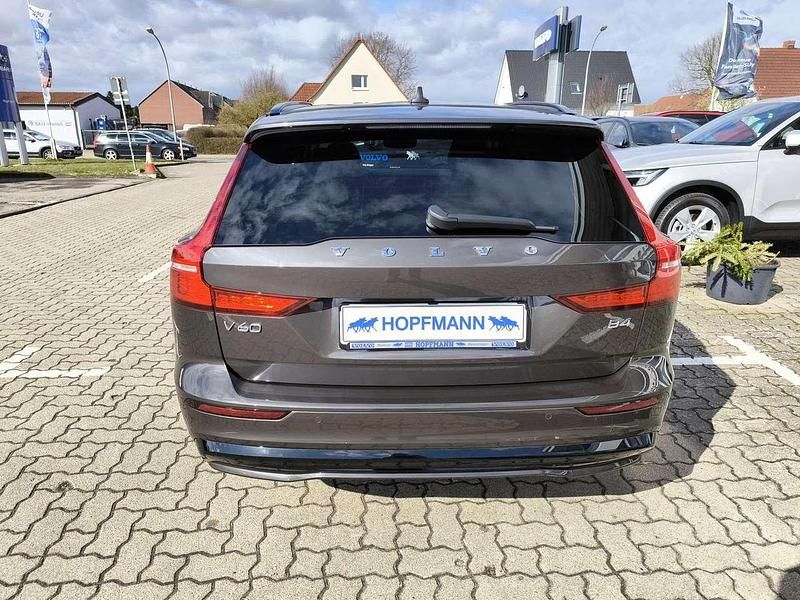 Gebraucht Volvo V60 Plus 197 PS (144 kW) 2024 Platinum grey / metallic Kombi