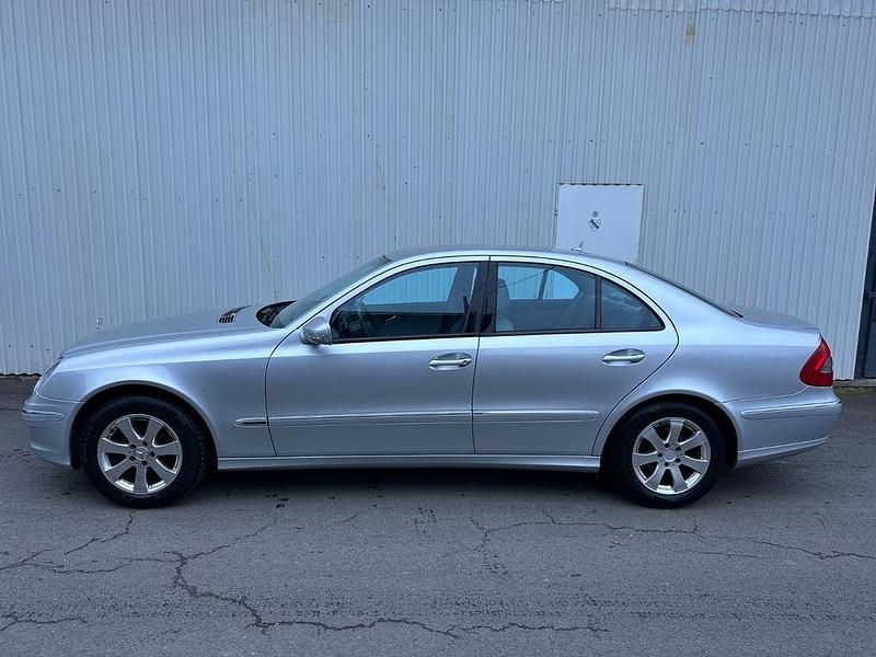 Silber Gebraucht 2006 Mercedes E280 Limousine | 9.999 € (Teuer) - Bild 1/4