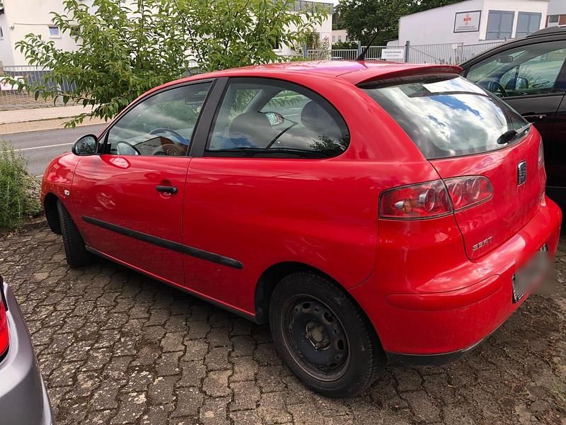 Rot Gebraucht 2003 Seat Ibiza Kleinwagen | 1.450 € (Fairer Preis) - Bild 1/4