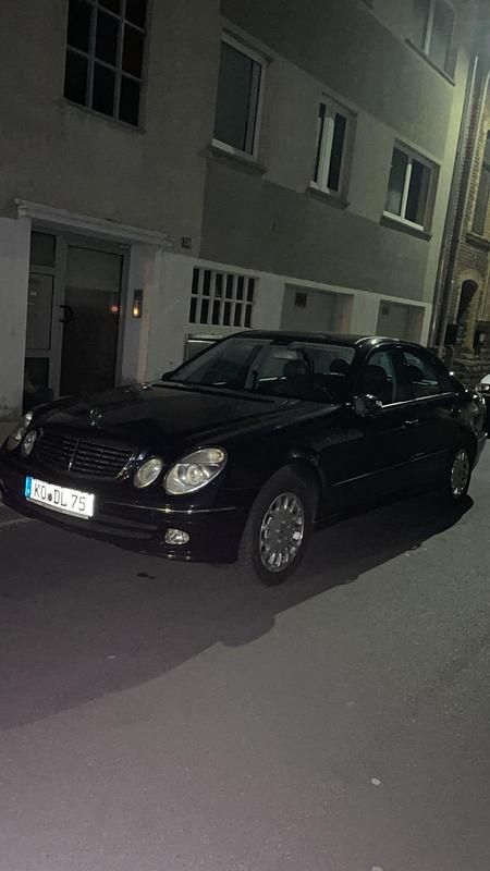 Gebraucht Mercedes E320 231 PS (169 kW) 2003 Blau Limousine