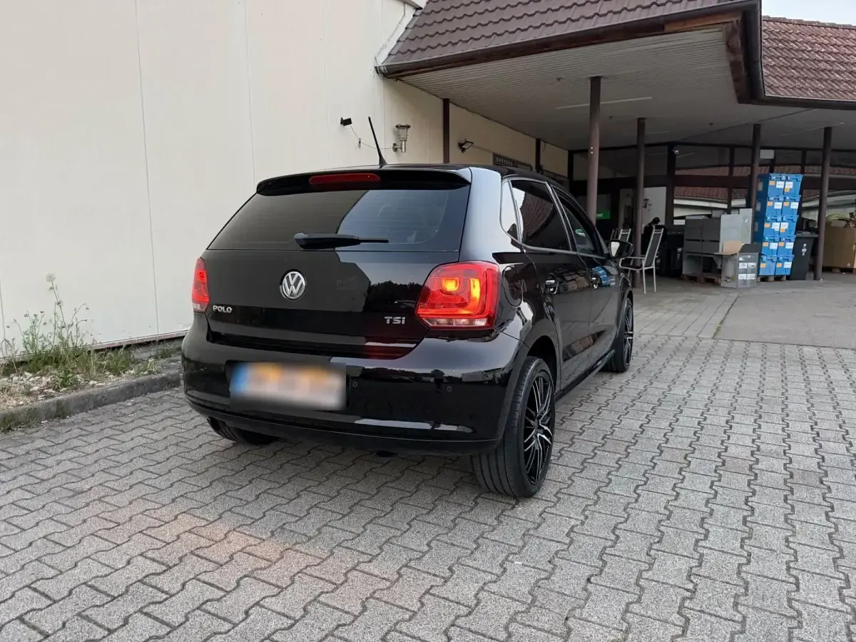 Gebraucht VW Polo 90 PS (66 kW) 2015 Schwarz Kleinwagen