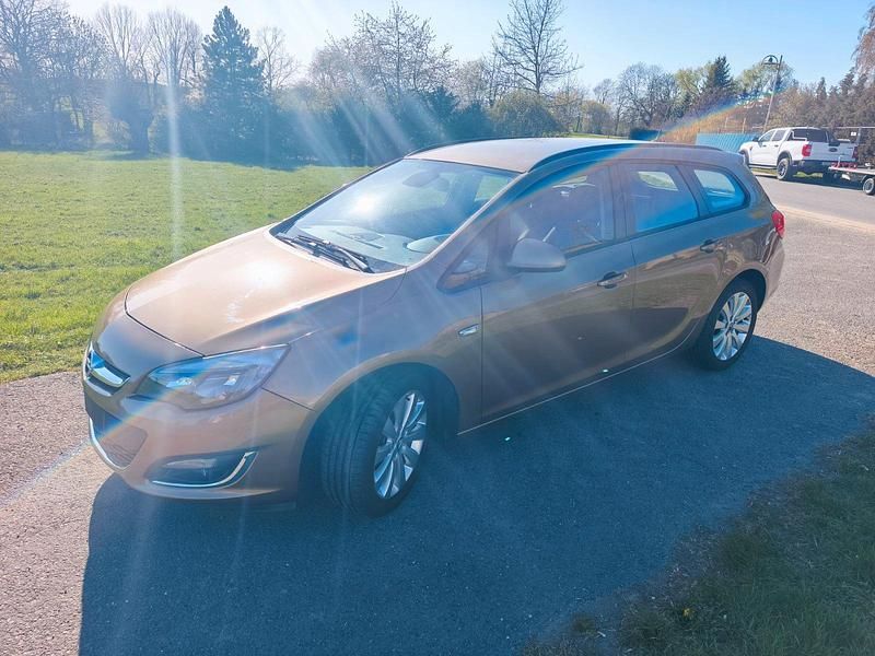 Gebraucht Opel Astra 140 PS (102 kW) 2013 Braun Kombi