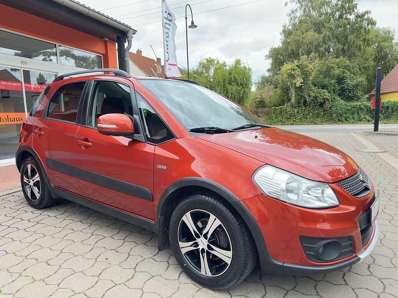 Orange Gebraucht 2011 Suzuki SX4 Club SUV | 3.990 € (Etwas zu teuer) - Bild 1/4