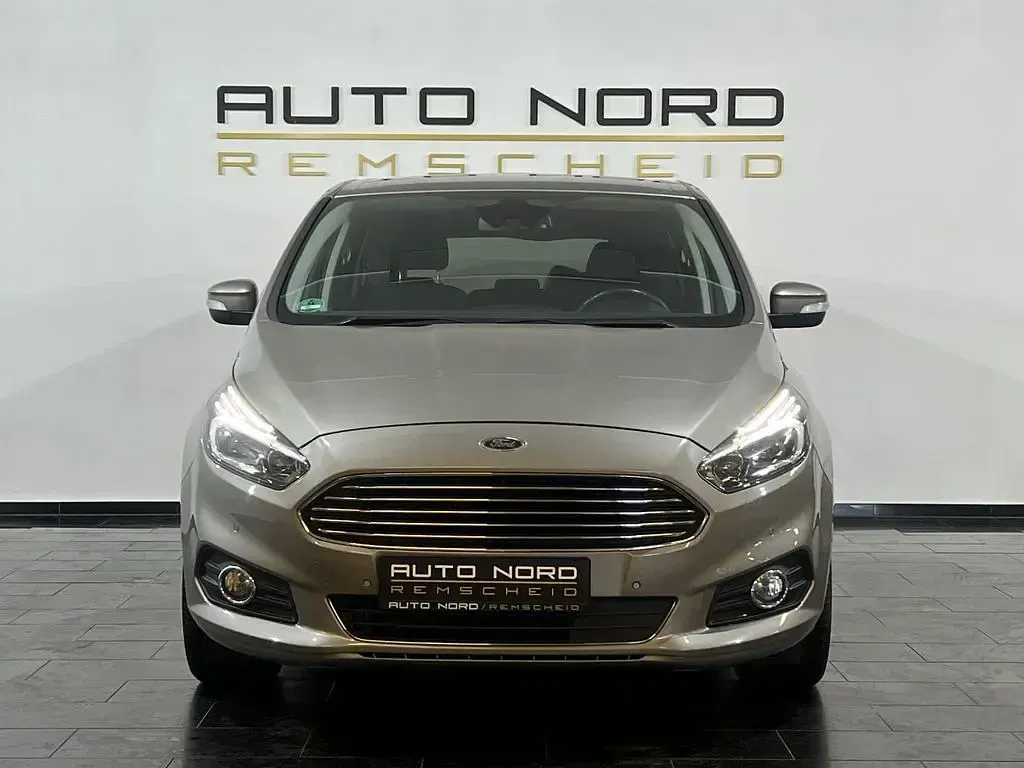 Gebraucht Ford S-MAX Titanium 209 PS (153 kW) 2016 Silber Van / Kleinbus