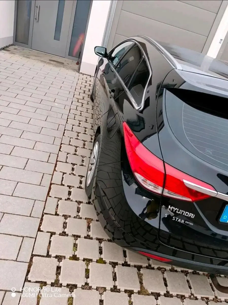 Gebraucht Hyundai i40 135 PS (99 kW) 2012 Schwarz Kombi