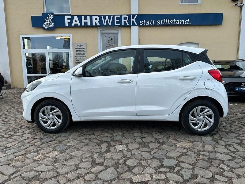 Gebraucht Hyundai i10 63 PS (46 kW) 2024 Weiß Kleinwagen