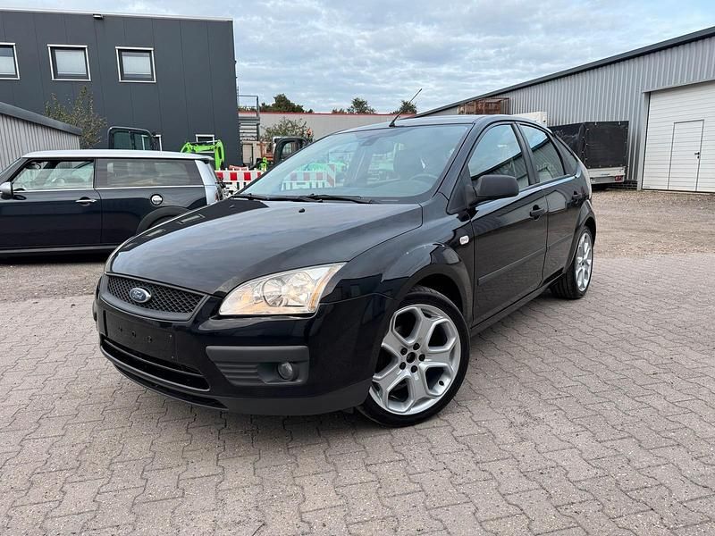 Second-hand Ford Focus 101 CP (74 kW) 2005 Negru Coupe