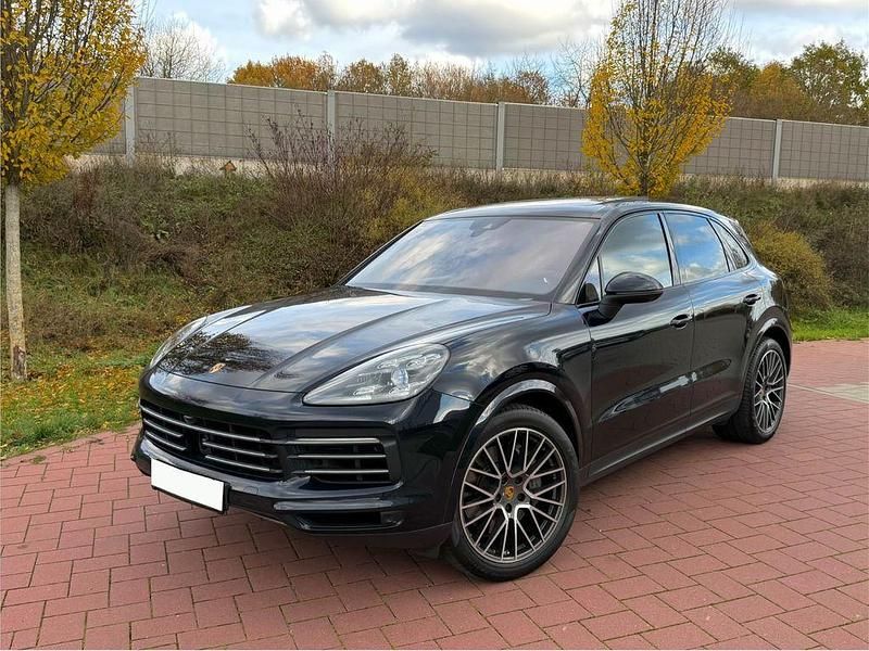Blau Gebraucht 2018 Porsche Cayenne S Platinum Edition SUV | 47.900 € (Fairer Preis) - Bild 1/4