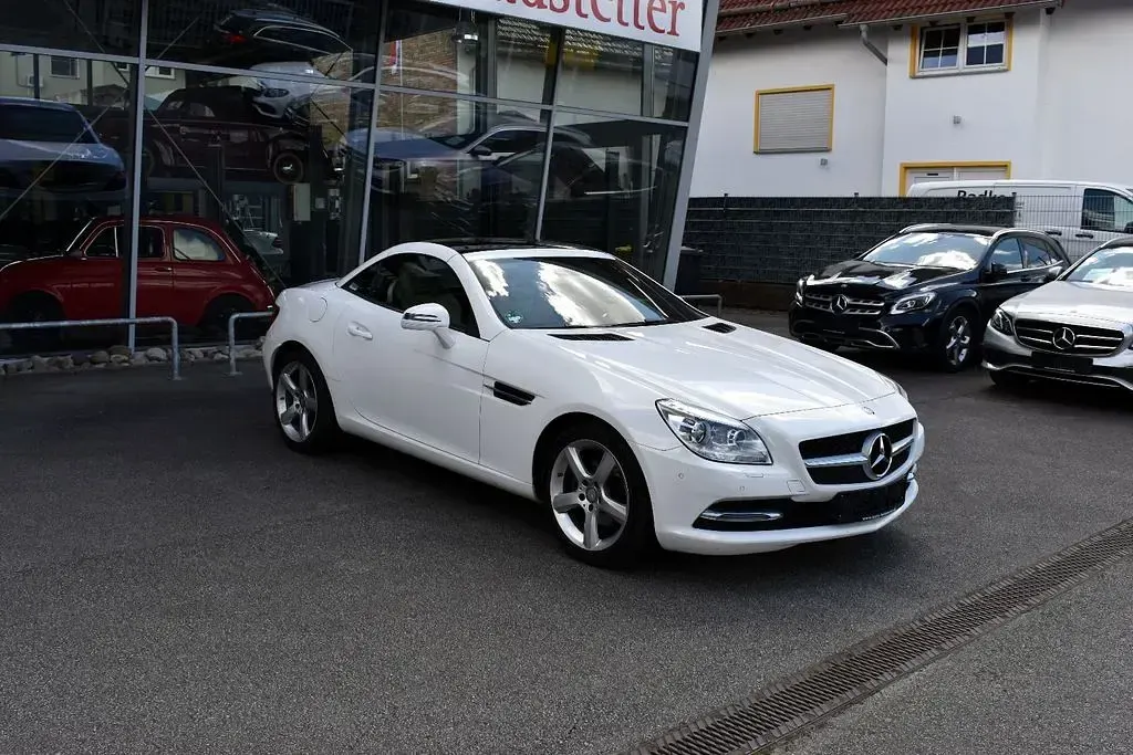 Gebraucht Mercedes SLK200 184 PS (135 kW) 2015 Weiß Cabrio