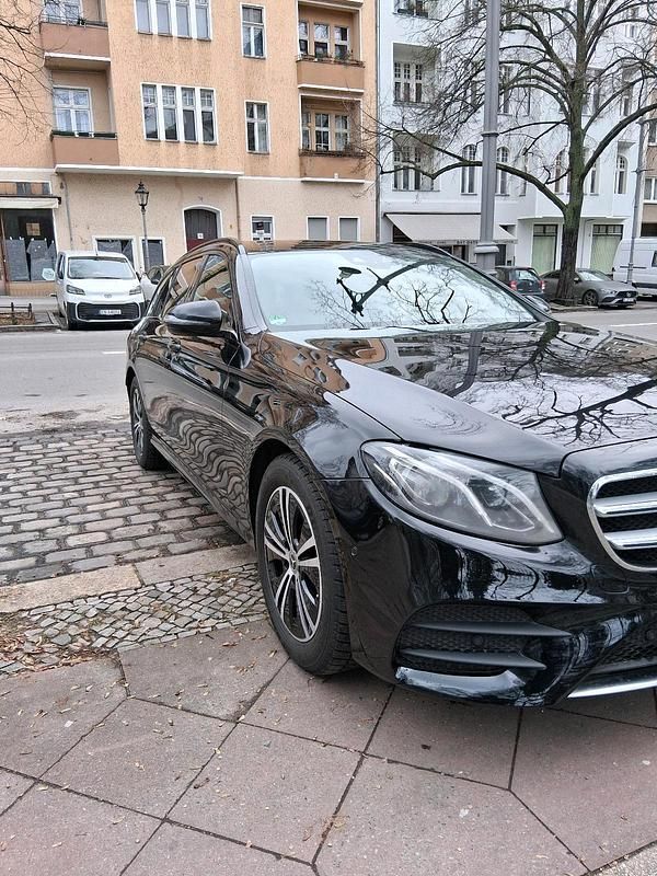 Gebraucht Mercedes E200 AMG line 150 PS (110 kW) 2018 Schwarz Kombi