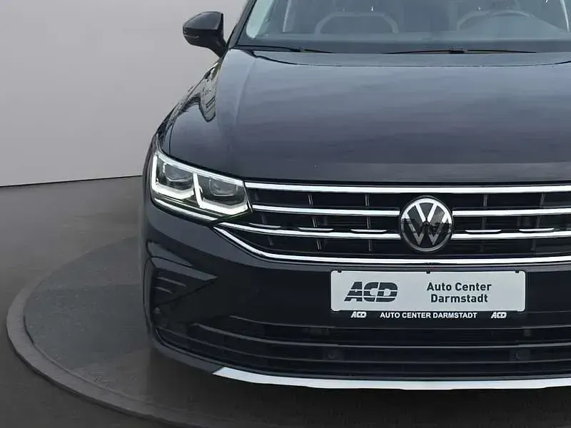 Gebraucht VW Tiguan Sport 200 PS (147 kW) 2022 Deep black perleffekt SUV