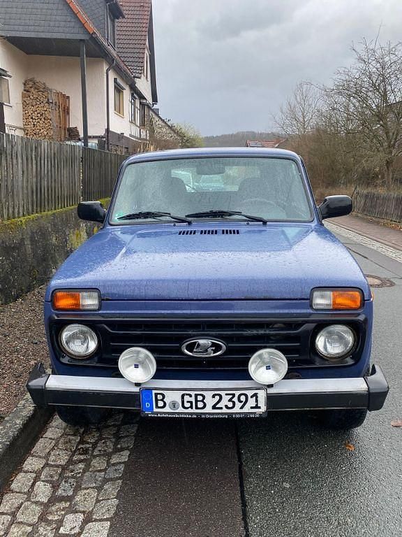 Gebraucht Lada Taiga 83 PS (61 kW) 2017 Violet SUV