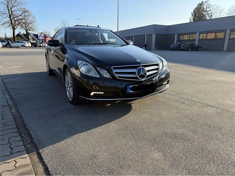 Gebraucht Mercedes E350 265 PS (194 kW) 2009 Schwarz Coupé