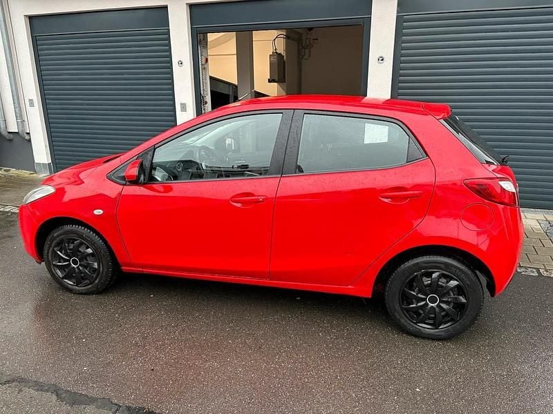 Second-hand Mazda 2 Independence 75 CP (55 kW) 2009 Roșu Hatchback