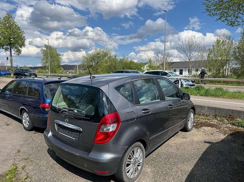 Gebraucht Mercedes A160 95 PS (69 kW) 2011 Mountaingrau  met. Limousine