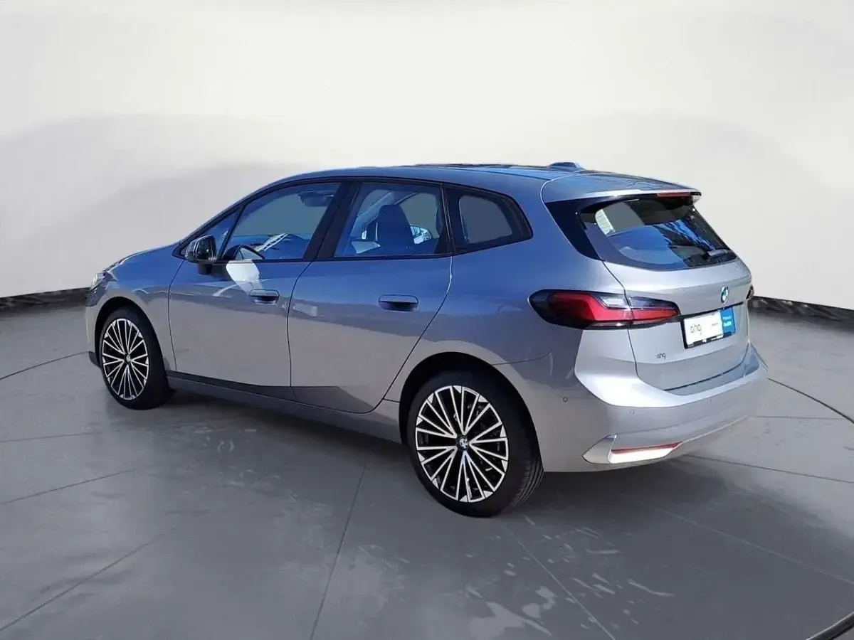 Gebraucht BMW 218 136 PS (100 kW) 2022 Skyscraper grau metallic Van / Kleinbus