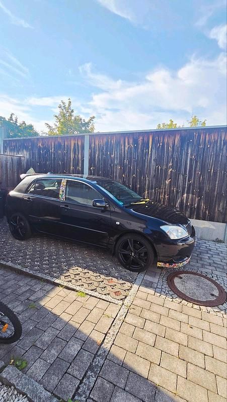 Schwarz Gebraucht 2004 Toyota Corolla Kombi | 2.222 € (Fairer Preis) - Bild 1/4