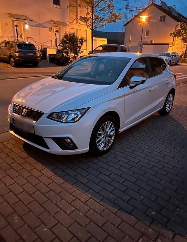Weiß Gebraucht 2018 Seat Ibiza Kleinwagen | 8.000 € (Fairer Preis) - Bild 1/4