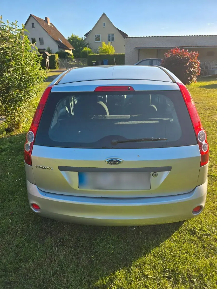 Gebraucht Ford Fiesta 60 PS (44 kW) 2007 Silber Kleinwagen