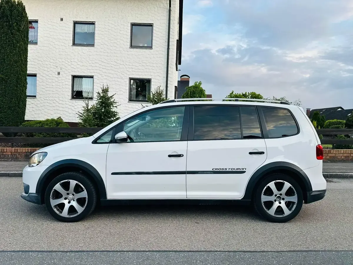 Gebraucht VW Touran Cross 140 PS (102 kW) 2012 Weiß Van / Kleinbus