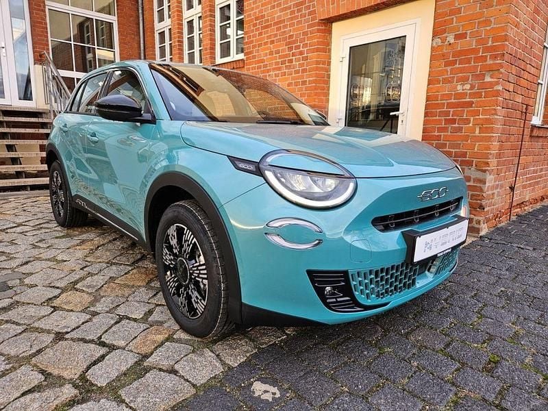 Gebraucht Fiat 600 Style 136 PS (100 kW) 2024 Blau Limousine