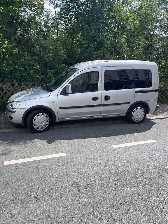 Silber Gebraucht 2007 Opel Combo Van / Kleinbus | 2.900 € (Fairer Preis) - Bild 1/4