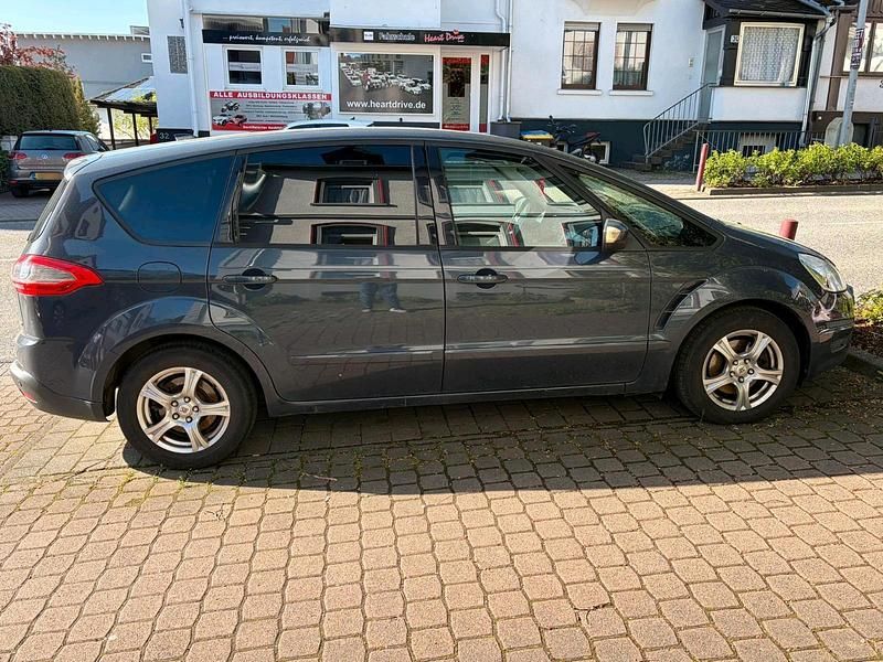 Second-hand Ford S-MAX S 140 CP (102 kW) 2011 Albastru Monovolum