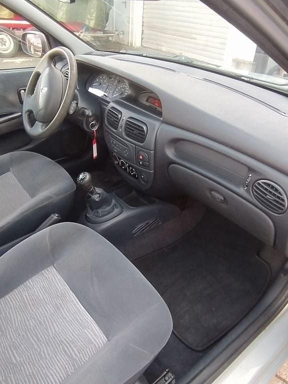 Gebraucht Renault Mégane II 95 PS (69 kW) 2002 Silber Limousine