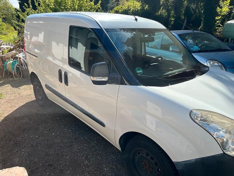 Używany Opel Combo 90 KM (66 kW) 2013 Biały Minivan