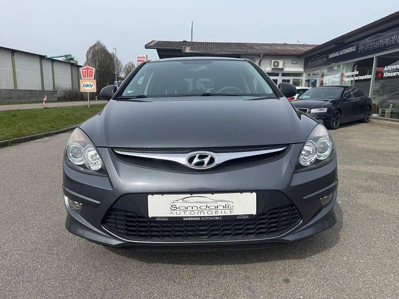 Gebraucht Hyundai i30 Edition 109 PS (80 kW) 2011 Grau Kleinwagen