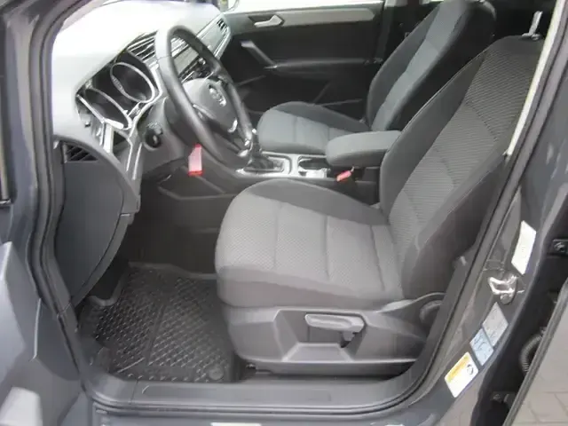 Gebraucht VW Touran Comfortline 116 PS (85 kW) 2020 Uranograu Van / Kleinbus