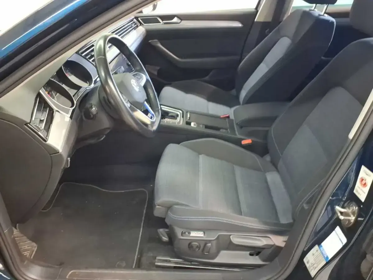 Gebraucht VW Passat GTE 156 PS (114 kW) 2021 Aquamarinblau metallic Kombi